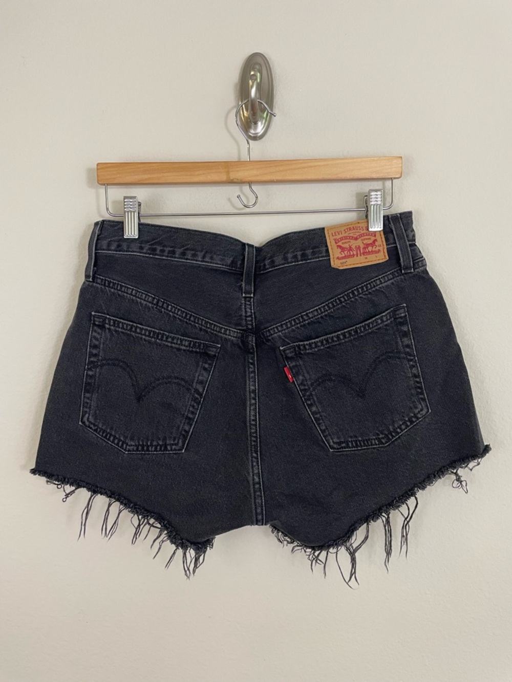 Levi's 501 Original Black High-Rise Frayed Denim Shorts‎ Size W29 - Picture 6 of 6